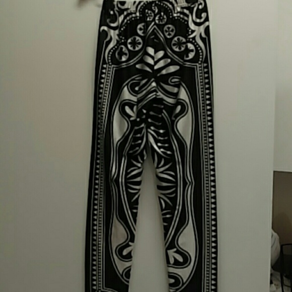 Queen of hearts playing card silky leggings - Picture 3 of 3